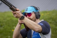 Bezpečná streľba začína ochranou: Dôležitosť ochranných pomôcok pri manipulácii so zbraňou